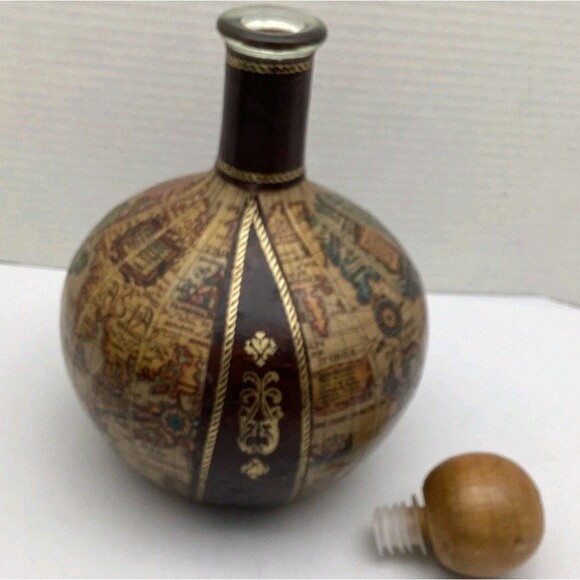 Vintage Fausto Corduri Leather Wrapped Old World Map Decanter - Picture 2 of 10